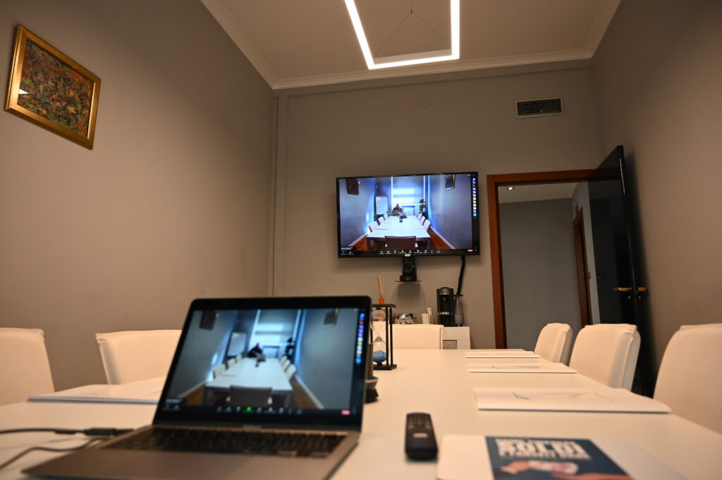 Meeting room at the Milan San Babila virtual office, seating eight people